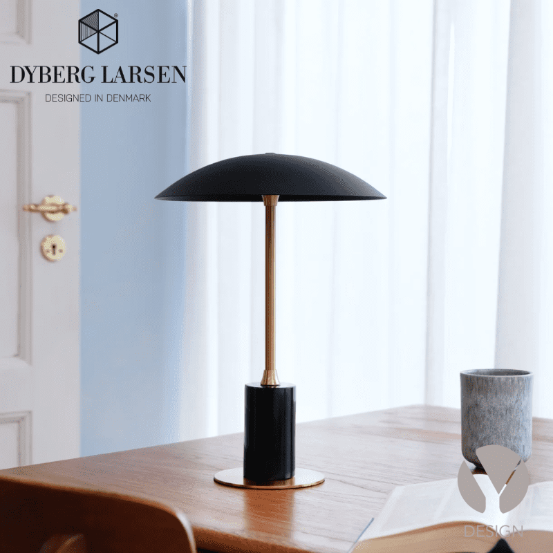 Moon LED bordlampe fra Dyberg Larsen