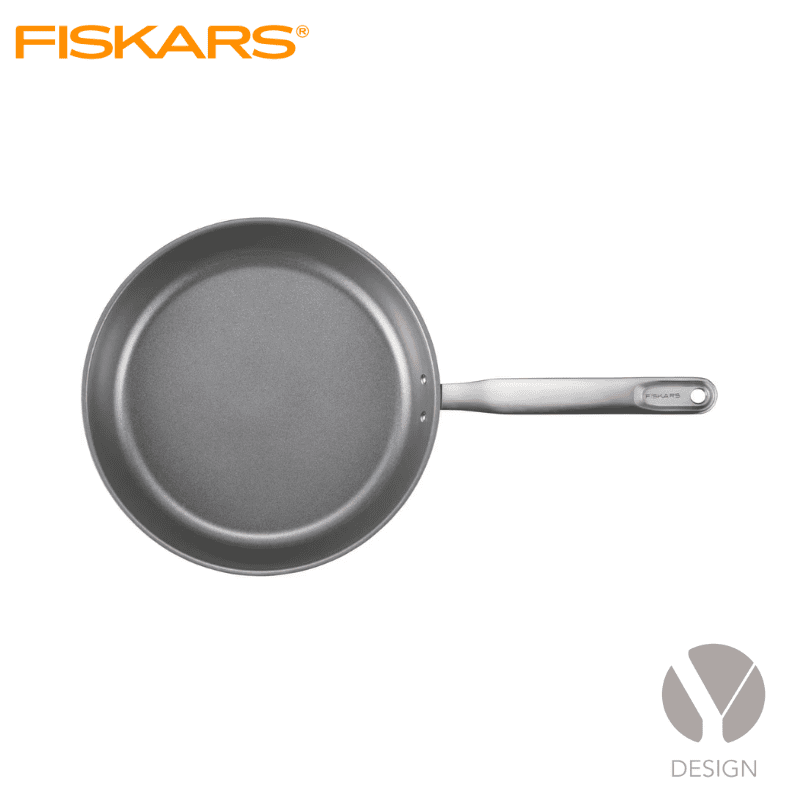 Fiskars stegepande produceret i 90 % genanvendt rustfrit stål - Ø28